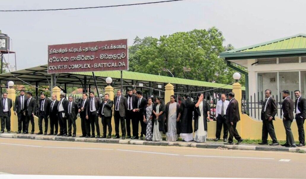 மட்டக்களப்பில் சட்டத்தரணிகள் போராட்டம்!